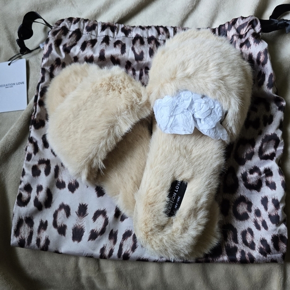 Generation Love Cream Slippers LARGE Slides Open Toe Faux Fur Comfort $85 NEW - Picture 2 of 6